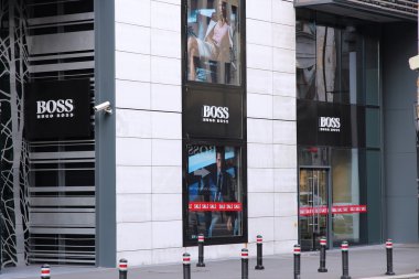 hugo boss, Romanya