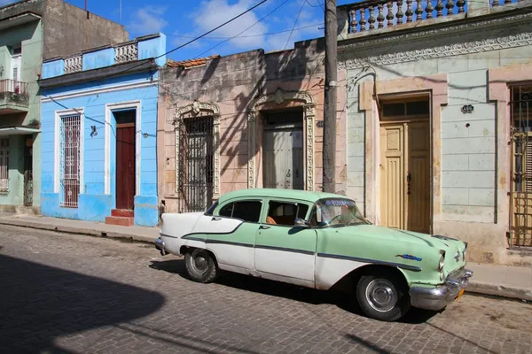 Coche viejo en Cuba —  Fotos de Stock