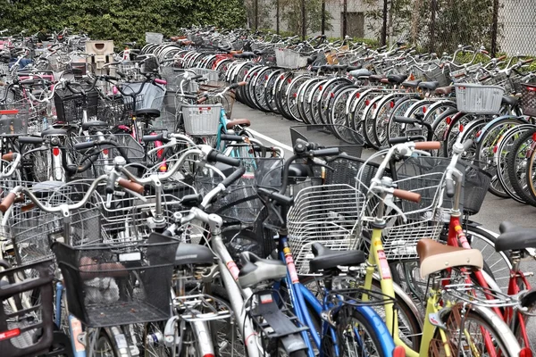 Japan fietsenstalling — Stockfoto