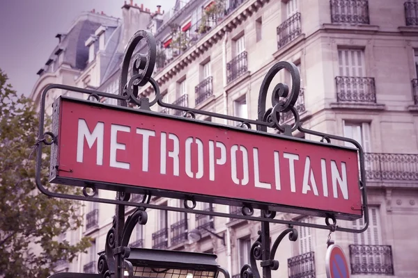París, Francia - señal de la estación de metro retro — Foto de Stock