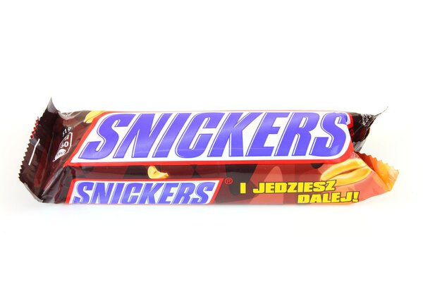 Сникерс конфетка
