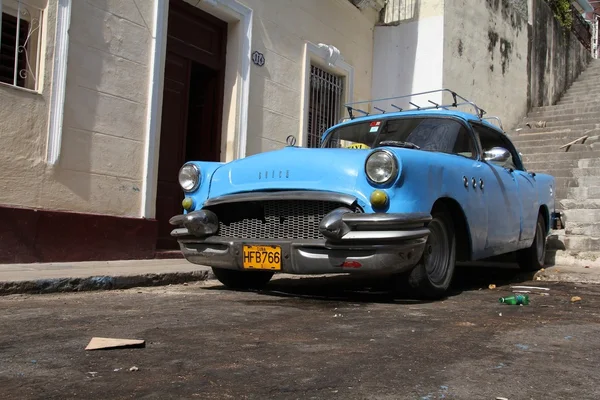 Vecchia auto a cuba — Foto Stock