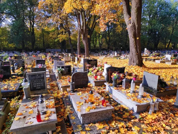 Bytom Polónia Outubro 2020 Vista Outono Velas Cemitério Durante Semana — Fotografia de Stock