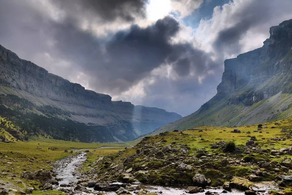 西班牙的比利牛斯山脉 位于比利牛斯的Ordesa Monte Perdido国家公园秋天 Hdr Photo — 图库照片