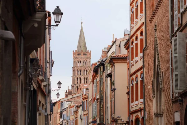 Straat Toulouse Frankrijk Basiliek Saint Sernin Achtergrond — Stockfoto