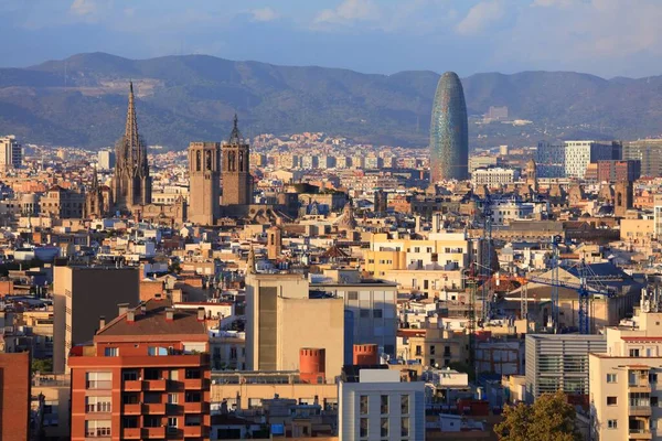 Paisaje Urbano Barcelona Con Prominente Iglesia Catedral Vista Barcelona España —  Fotos de Stock