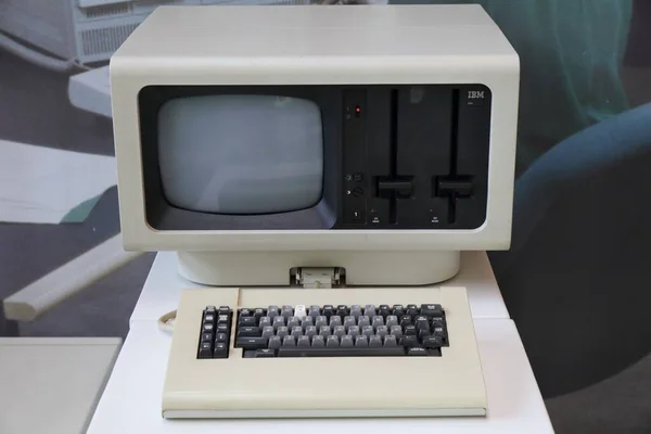 stock image TERRASSA, SPAIN - OCTOBER 6, 2021: IBM 5281 early 1980s obsolete PC computer system. Collectible vintage computer hardware.