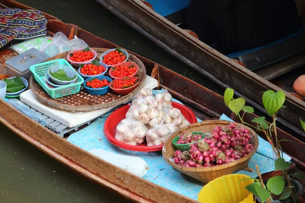 Thaise Groente Verkoper Boot Restaurant Damnoen Saduak Drijvende Markt Thailand — Stockfoto