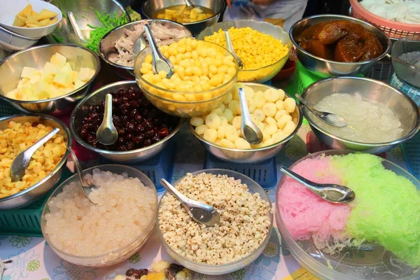 バンコク タイでの食品市場 タイ料理のエキゾチックなお菓子 — ストック写真
