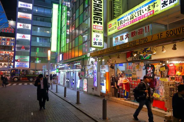 Tokyo Japão Dezembro 2016 Pessoas Caminham Noite Distrito Akihabara Tóquio — Fotografia de Stock