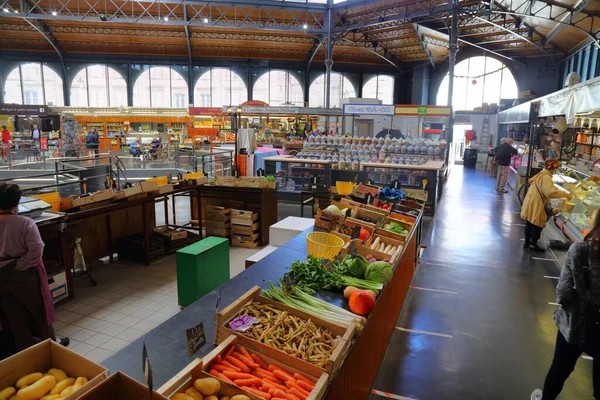 Albi Frankrijk September 2021 Mensen Bezoeken Lokale Overdekte Markt Van — Stockfoto