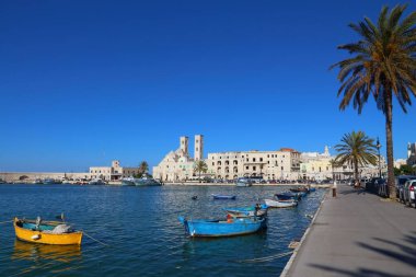 Molfetta şehir Apulia, İtalya. Molfetta balıkçı tekneleri liman.