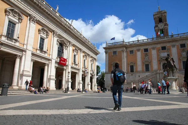 Rome Italien April 2012 Turister Besöker Capitoline Hill Campidoglio Rom — Stockfoto