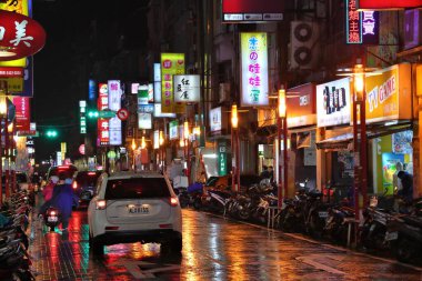 Keelung, Tayvan - 23 Kasım 2018: Keelung, Tayvan 'da yağmurlu şehir manzarası. Keelung Tayvan 'ın 9. en kalabalık şehridir..