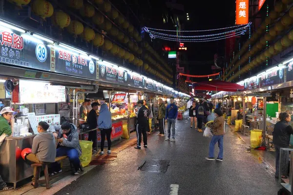 Keelung Taiwan November 2018 Verkopers Bereiden Voedsel Miaokou Night Market — Stockfoto