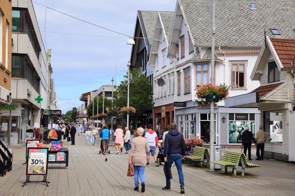 ホーゲスン ノルウェー 2020年7月22日 ノルウェーのホーゲスン市の歩行者天国の通りの景色 ホーゲスン Haugesund 1855年に設立されたロガランド地方の町 — ストック写真