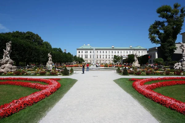 Salzburg Austria Sierpień 2008 Ludzie Odwiedzają Pałac Mirabell Salzburgu Austria — Zdjęcie stockowe