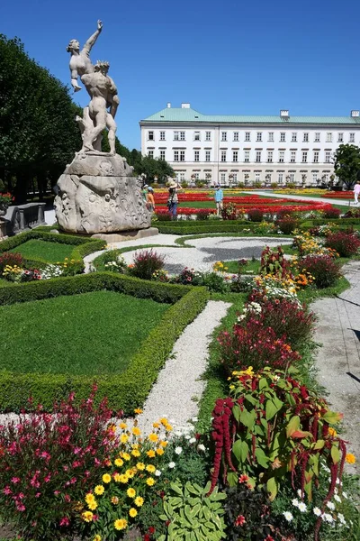 Salzburg Austria Sierpień 2008 Ludzie Odwiedzają Pałac Mirabell Salzburgu Austria — Zdjęcie stockowe