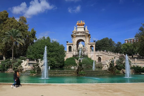 Barcelona Espanha Outubro 2021 Pessoas Visitam Fonte Cascada Parc Ciutadella — Fotografia de Stock