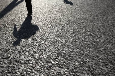 Berlin 'de Stone Staved Caddesi. Berlin, Almanya 'da kaldırım döşemeleri.