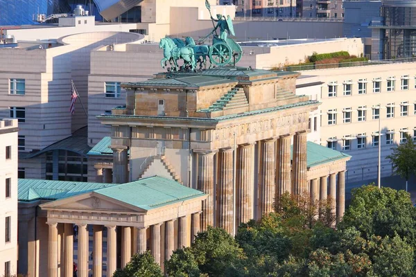 Берлинский Городской Пейзаж Бранденбургскими Воротами Столица Германии — стоковое фото
