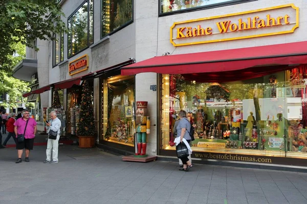 Berlin Deutschland August 2014 Menschen Besuchen Das Weihnachtsfachgeschäft Von Kathe — Stockfoto