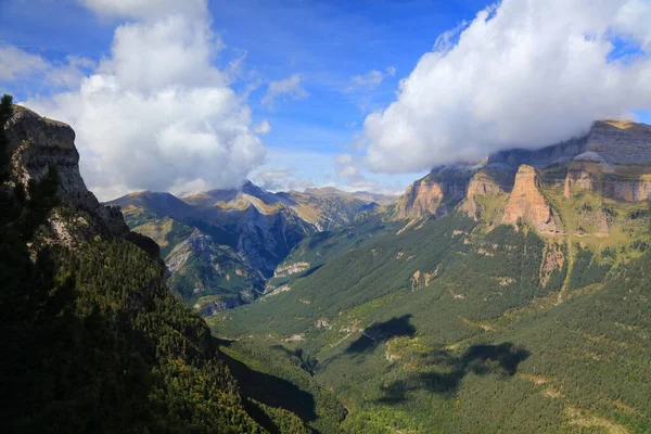 Valle Ordesa Nei Pirenei Spagnoli Visto Senda Los Cazadores Sentiero — Foto Stock
