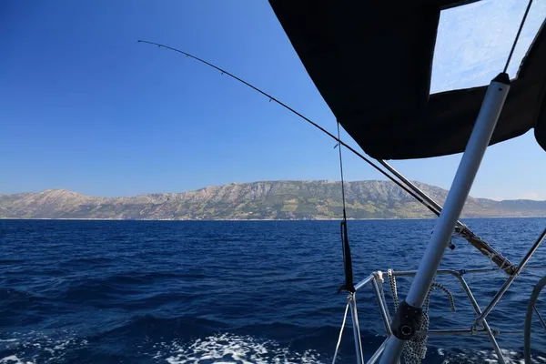 Fiske Från Segelbåt Adriatiska Havet Kroatien Trolling Metod Lura Bakom — Stockfoto
