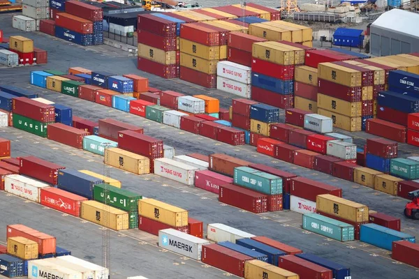 瑞典斯德哥尔摩 2018年8月24日 斯德哥尔摩港的集装箱 在2011年斯德哥尔摩港口处理了649 6万公吨货物和27843个集装箱 — 图库照片