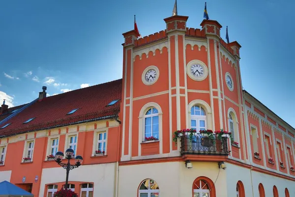 Μικρή Πόλη Στην Πολωνία Αρχιτεκτονική Πλατείας Rynek Δημαρχείο Ratusz — Φωτογραφία Αρχείου