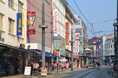 Witten, Almanya 'da 16 Eylül 2020' de Witten şehir merkezindeki sokak manzarası. Witten, Kuzey Ren Vestfalya 'da büyük bir şehirdir..