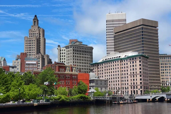 Rhode Island, Providence şehrinin silüeti. ABD 'nin New England bölgesinde şehir manzarası.