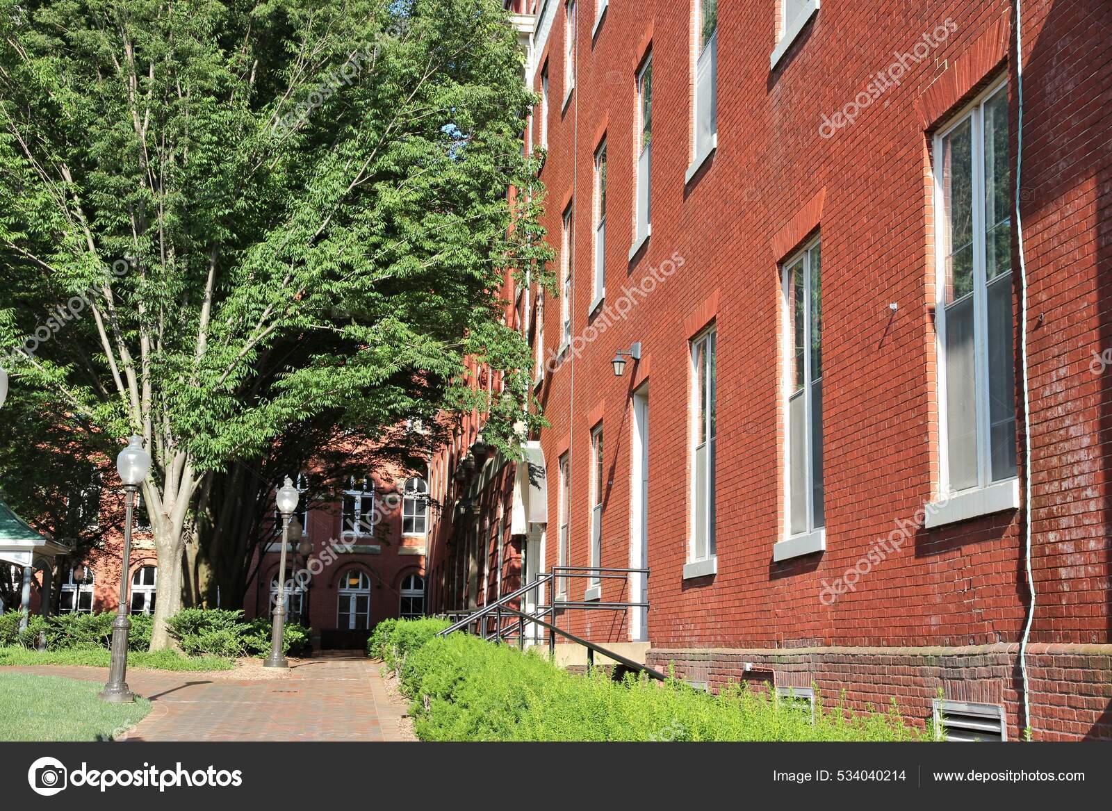 워싱턴 조지타운 대학교 캠퍼스의 역사적 건축물 이로운 — 스톡 사진 © tupungato #534040214