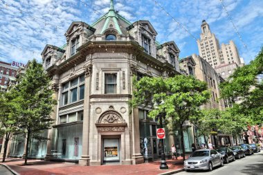PROVIDENCE, ABD - 8 Haziran 2013: İnsanlar Providence şehir merkezini ziyaret ediyor. Providence, Rhode Island 'ın 182.000 nüfuslu başkenti ve en kalabalık şehridir..