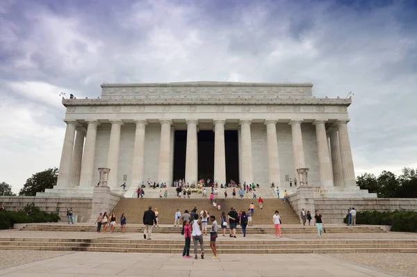 Washington Usa Juni 2013 Folk Besöker Abraham Lincolns Minnesmärke Washington — Stockfoto