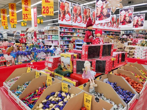 Warsaw Polónia Dezembro 2021 Natal Doces Preços Supermercado Auchan Varsóvia — Fotografia de Stock