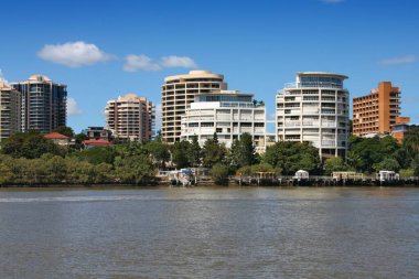 Doğu Brisbane nehir kıyısı. Brisbane şehri ve nehir. Kanguru Noktası Şehir.