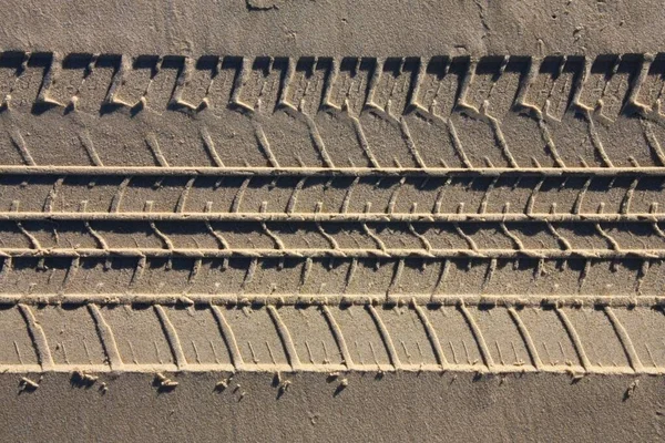 Car Tyre Tracks Sand Beach Vehicle Tracks — Zdjęcie stockowe