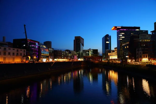 Almanya Düsseldorf Şehrinin Silueti Hafen Ilçesinin Görüntüsü Eski Liman — Stok fotoğraf