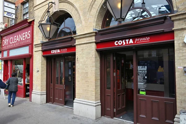 ロンドン イギリス 2016年7月7日 Costa Coffee London コスタ コーヒーは28カ国に1700店舗を展開している 英国の1 375のカフェは — ストック写真