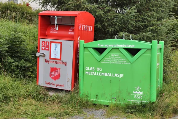 Alesund Noorwegen Juli 2020 Container Voor Tweedehands Kleding Recycling Geëxploiteerd — Stockfoto