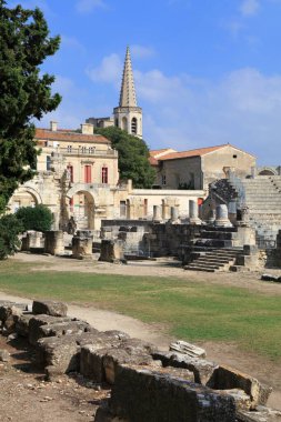 Arles kasabası, Fransa. Antik Roma tiyatrosu Arles harabesi.