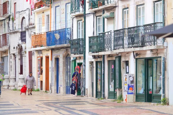 Lisbon Portugal June 2018 People Visit Mouraria District Moorish Quarter — Fotografia de Stock