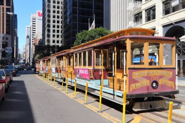 San Francisco, Amerika Birleşik Devletleri - 9 Nisan 2014: Tarihi teleferik San Francisco, ABD. Ünlü Sf tramvay işlemi 1878 yılında başladı.