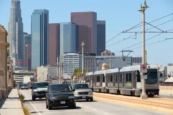 Los Angeles Usa April 2014 Αυτοκίνητο Και Μετρό Σιδηροδρομικό Τραμ — Φωτογραφία Αρχείου