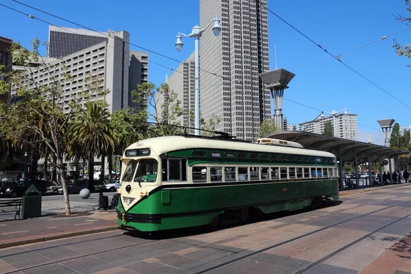 San Francisco Usa April 2014 People Ride Market Wharves Heritage — Stock Photo, Image