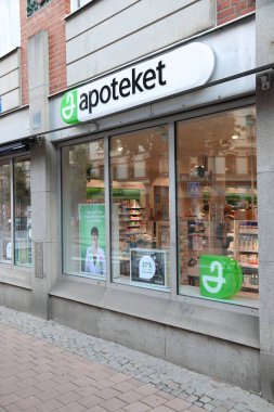 Göteborg, İsveç - 26 Ağustos 2018: Gothenburg, İsveç eczane deposu. En düşük Sek 520 milyar (2018 İsveç miktarda harcama aylık tüketici).
