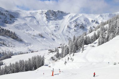 Mayrhofen - Avusturya Alpleri kış kayak merkezi Tyrol 'da. Avusturya Orta Alpleri.