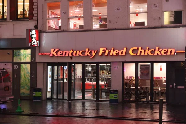 Amsterdam Países Bajos Diciembre 2018 Kentucky Fried Chicken Restaurante Comida —  Fotos de Stock