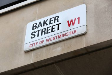 Londra, İngiltere - 7 Temmuz 2016: Londra, İngiltere Baker Street işareti. Londra metro, bölgede yaşayan 13 milyon kişi ile İngiltere'de en kalabalık kentidir.